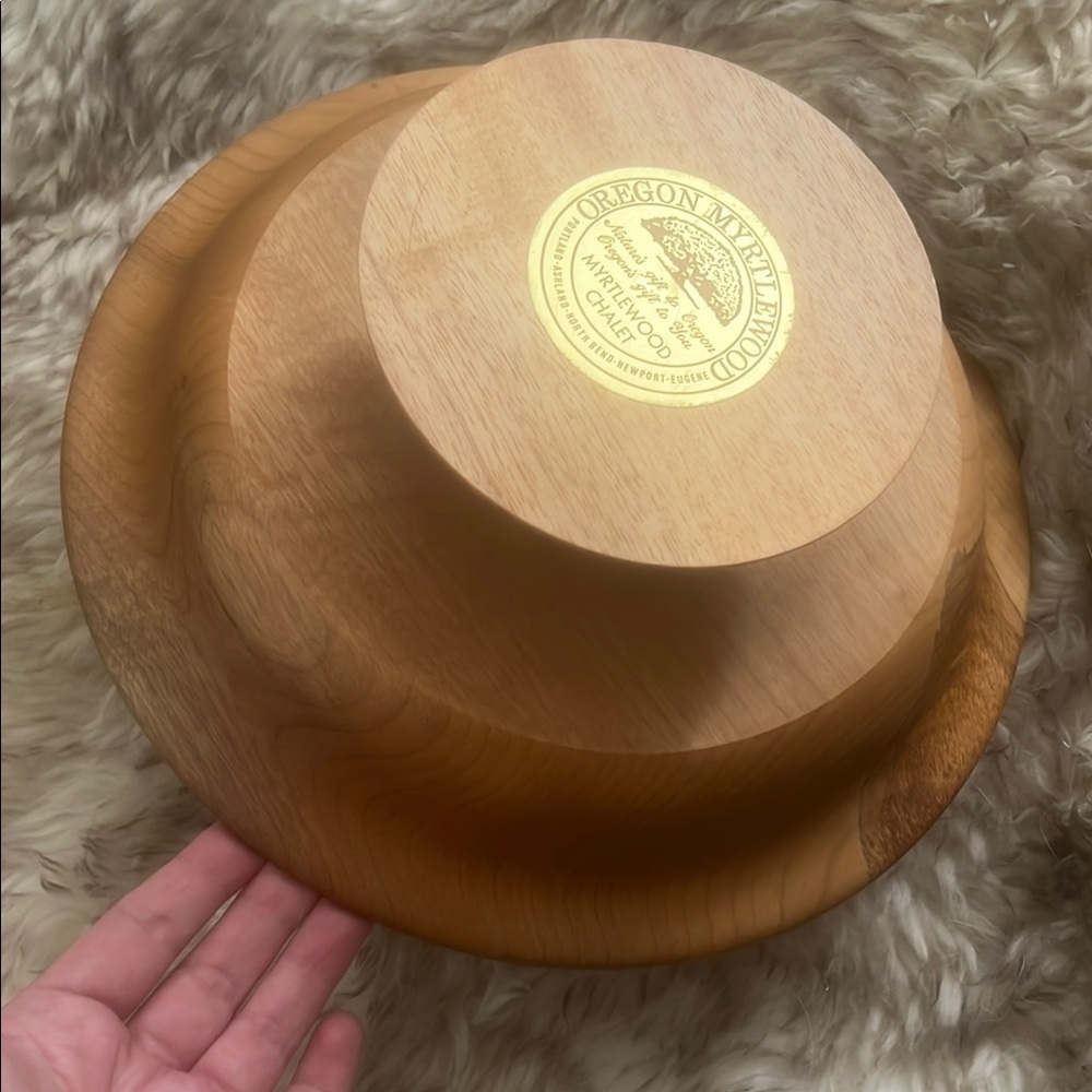 Oregon Myrtlewooed Chelet Pedestal Bowl